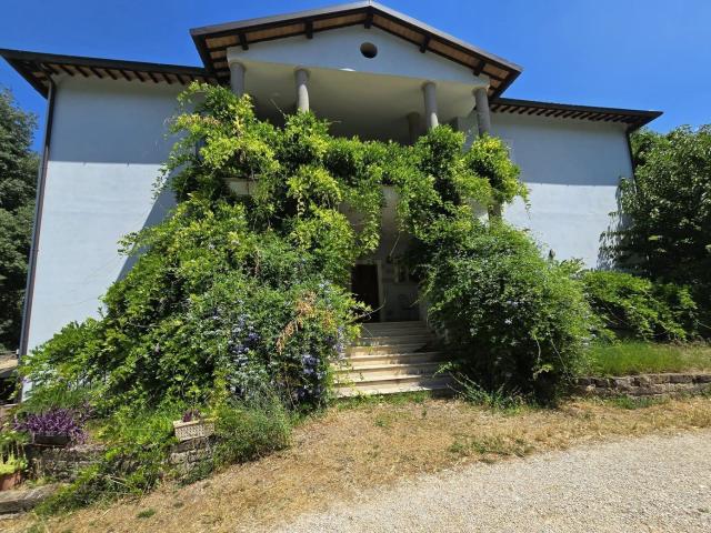 Appartamento in vendita di 170 m² in Via Valnerina