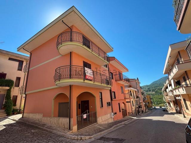 Appartamento in vendita di 170 m² in Via Vittorio Veneto, 42