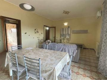 Appartamento in vendita di 170 m² in Viale Teracati, 158