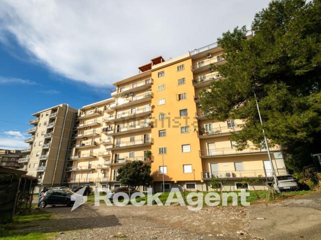 Appartamento in vendita di 170 m² in Viale Vincenzo de Filippis, 61
