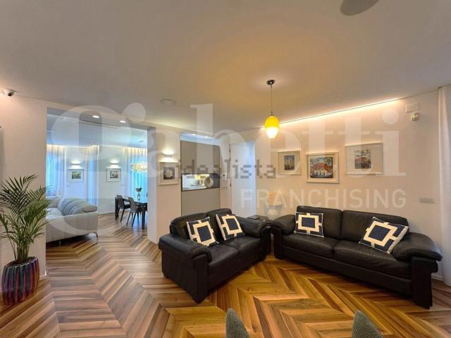 Appartamento in vendita di 170 m² in Viale Papa Giovanni XXIII