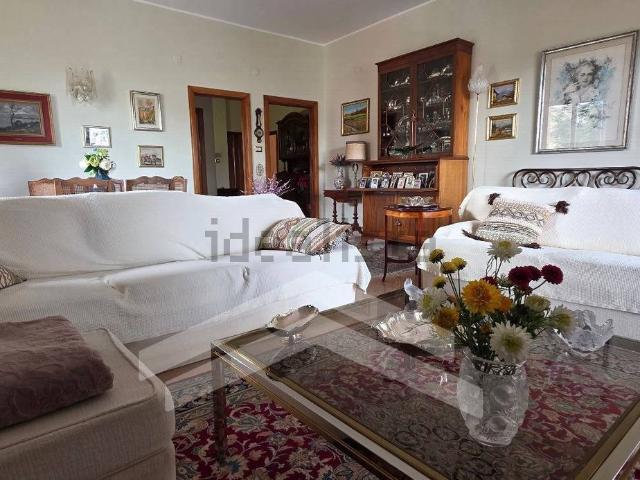 Appartamento in vendita di 170 m² in Viale Principe di Piemonte, 6