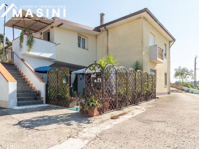 Appartamento in vendita di 170 m² in Contrada Cese, 32