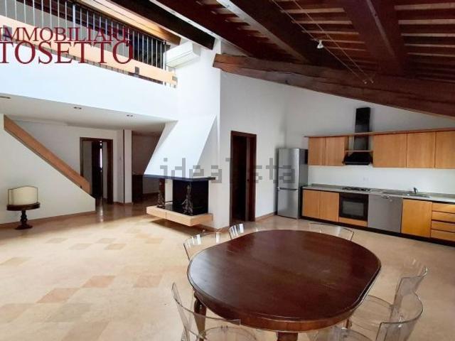 Appartamento in vendita di 170 m² in Contrada Porta Santa Lucia, 62