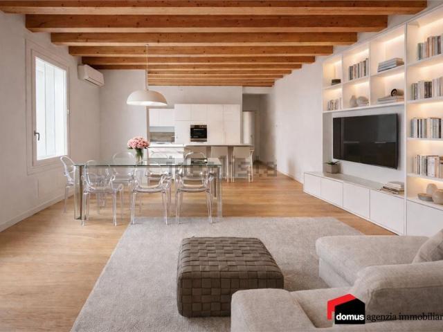 Appartamento in vendita di 170 m² in Corso Giuseppe Garibaldi