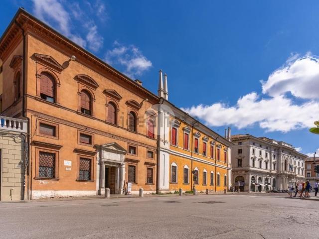 Appartamento in vendita di 170 m² in Largo Castello, 20