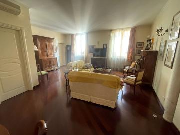 Appartamento in vendita di 170 m² in Piazza Cavalli