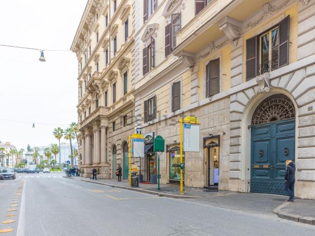 Appartamento in vendita di 170 m² in Piazza Cavour