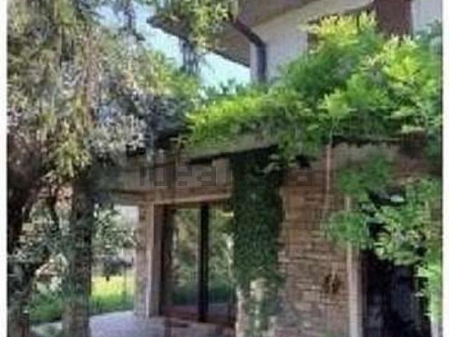 Appartamento in vendita di 171 m² in Via Gino Beltramini