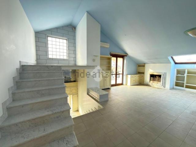 Appartamento in vendita di 171 m² in Via Don Andrea Pogolotto, 26