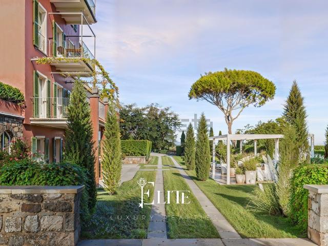 Appartamento in vendita di 171 m² in Via M. Scavini, 2