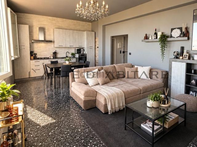 Appartamento in vendita di 171 m² in Via Magazzini Anteriori