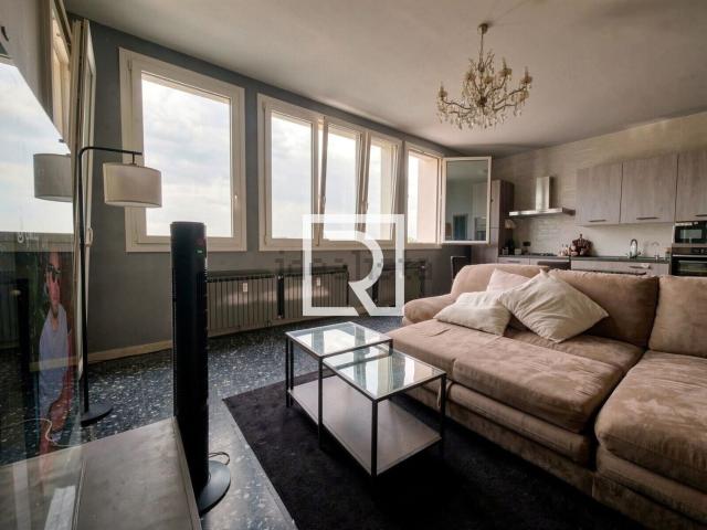 Appartamento in vendita di 171 m² in Via Magazzini Anteriori