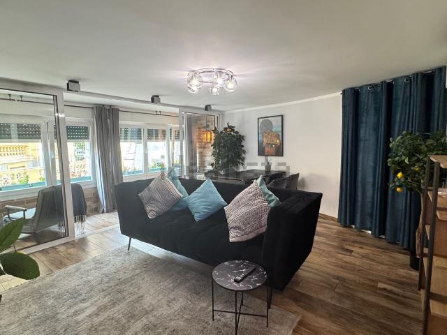 Appartamento in vendita di 171 m² in Via Nuvoloni