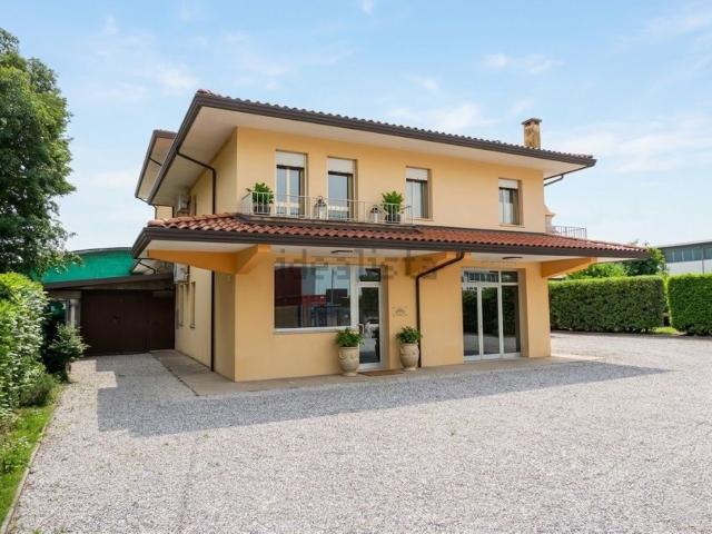 Appartamento in vendita di 171 m² in Via Spin