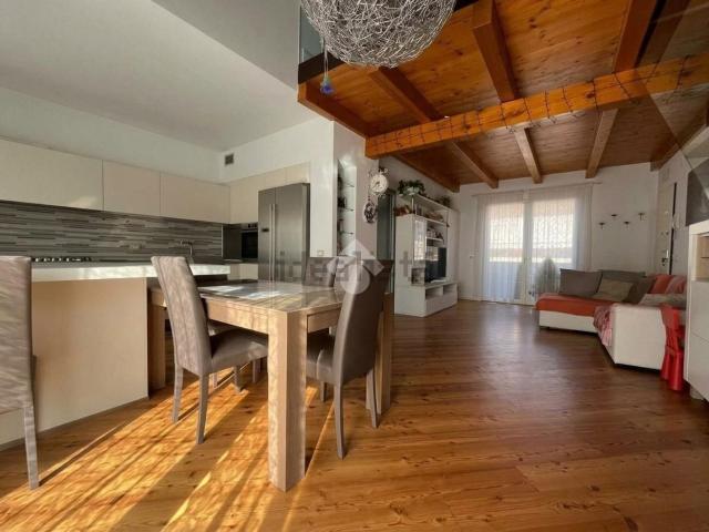 Appartamento in vendita di 171 m² in Via Roma, 54