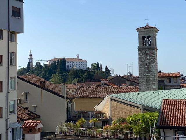 Appartamento in vendita di 171 m² in Via Tiberio Deciani, 21