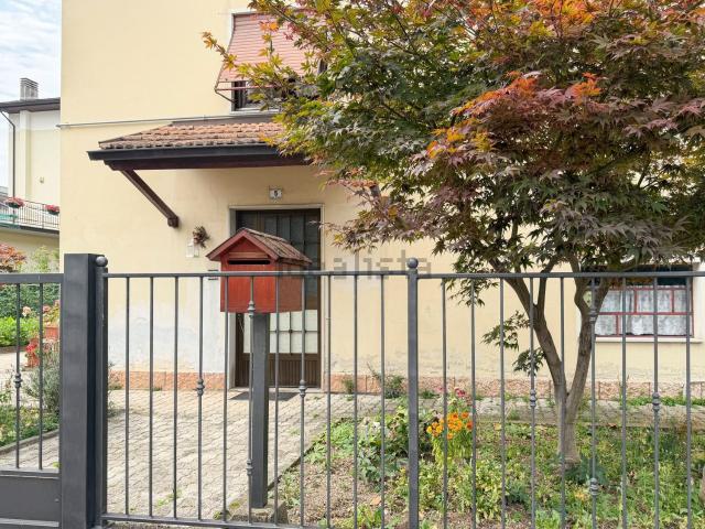 Appartamento in vendita di 171 m² in Via Trieste
