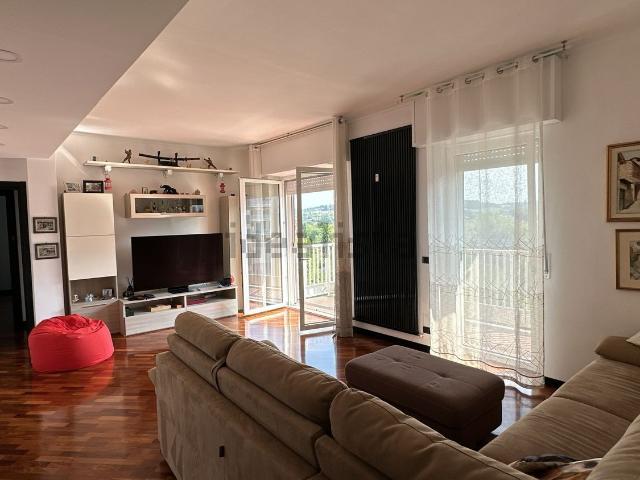 Appartamento in vendita di 171 m² in Viale Vicenza, 2