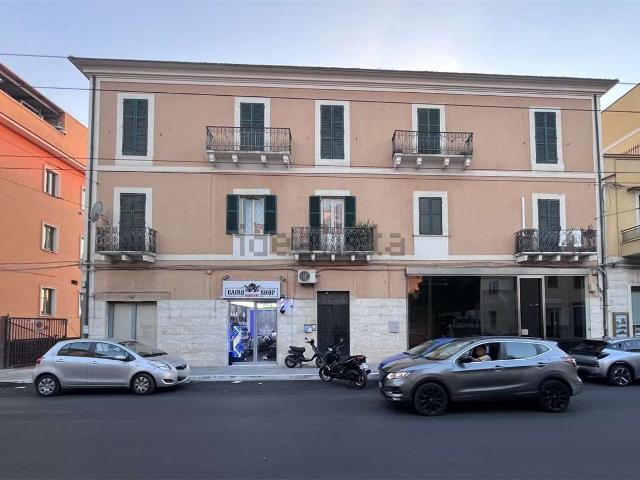 Appartamento in vendita di 171 m² in Viale B. Croce, 27