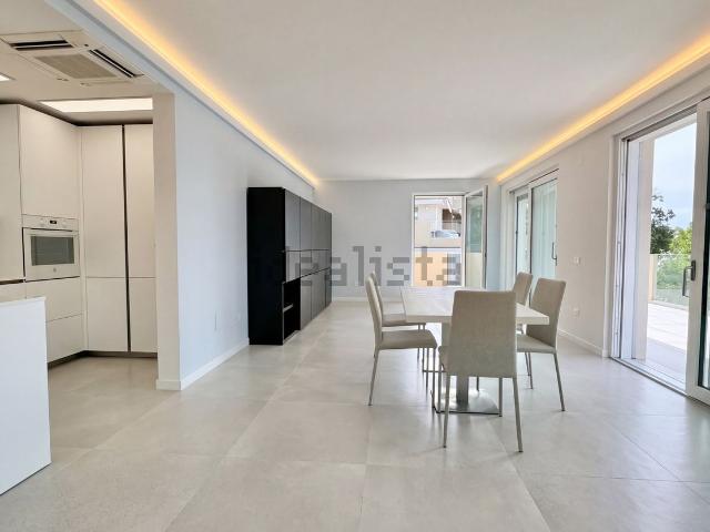 Appartamento in vendita di 171 m² in Viale Miramare, 234