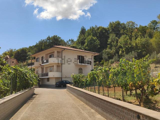 Appartamento in vendita di 171 m² in Vico I Cesare Battisti, 51