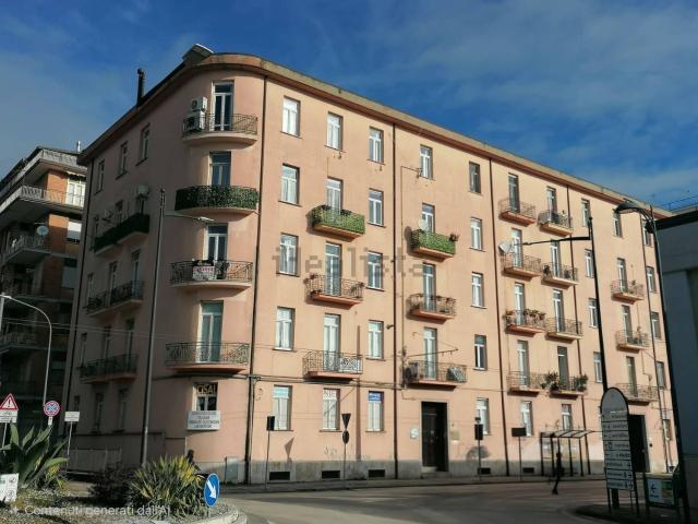 Appartamento in vendita di 172 m² in Via Cristoforo Colombo, 36