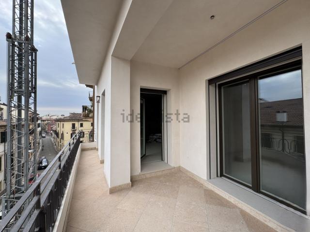Appartamento in vendita di 172 m² in Via Don Enrico Tazzoli, 9