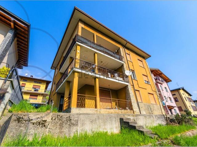 Appartamento in vendita di 172 m² in Via Mons. Davide Re, 15