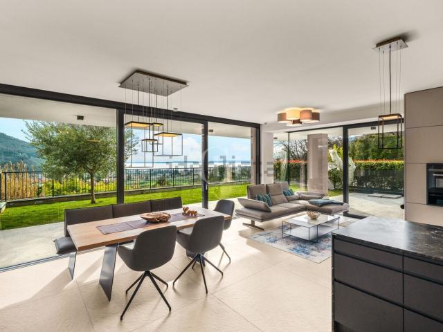Appartamento in vendita di 172 m² in Via Pignoi