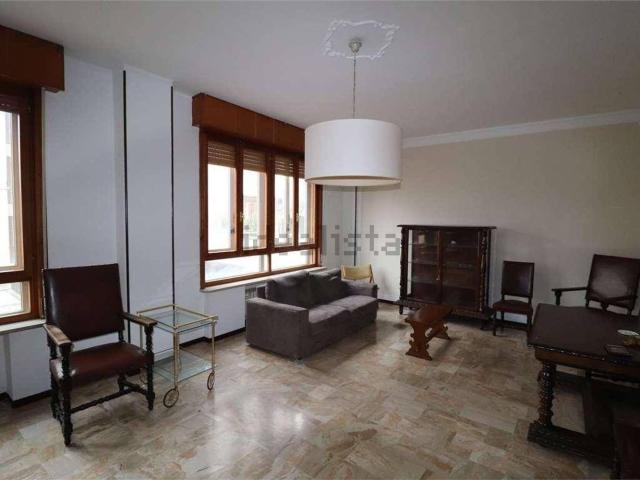 Appartamento in vendita di 172 m² in Via Vittorino da Feltre, Mantova, MN