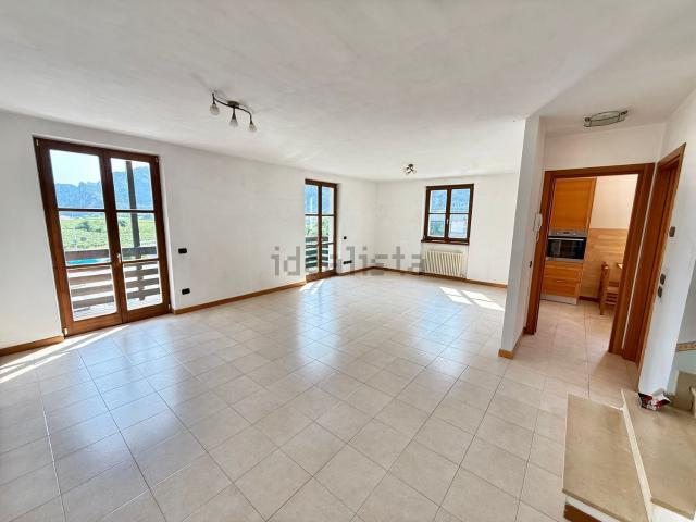 Appartamento in vendita di 172 m² in Località Filanda, 11