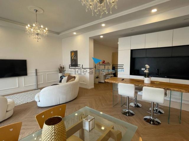 Appartamento in vendita di 172 m² in Piazza Giuseppe Garibaldi