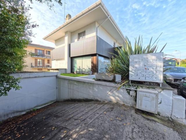 Appartamento in vendita di 173 m² in Via G. B. Gallerio, 21