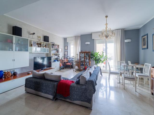 Appartamento in vendita di 173 m² in Via Lecco, 49