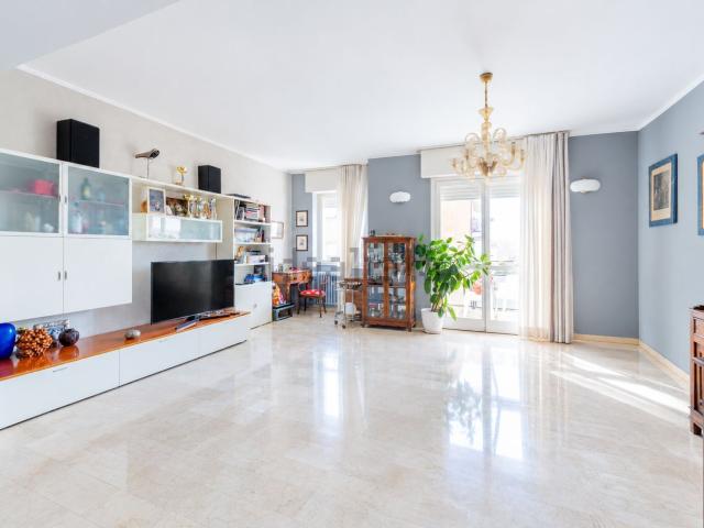 Appartamento in vendita di 173 m² in Via Lecco, 49