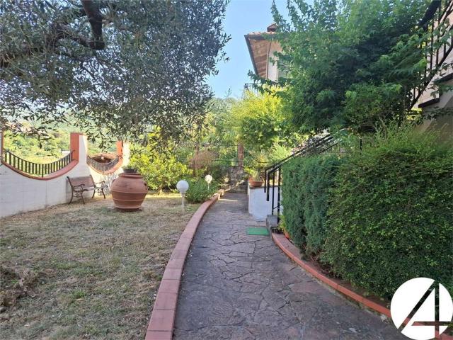 Appartamento in vendita di 173 m² in Via Morandaccio