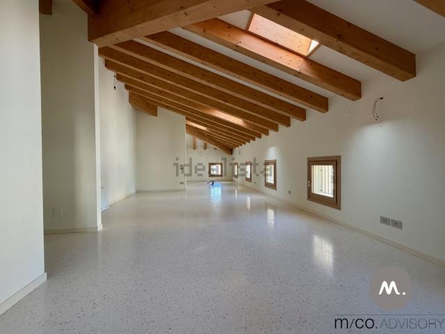 Appartamento in vendita di 173 m² in Via Mazzini