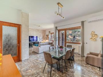 Appartamento in vendita di 173 m² in Via Suvereto