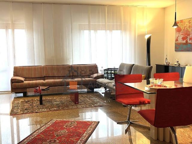 Appartamento in vendita di 173 m² in Via Urbisaglia