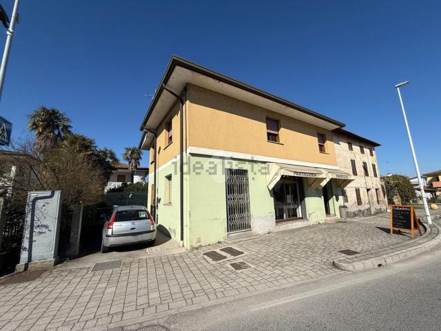 Appartamento in vendita di 173 m² in Via Vittorio Veneto, 33