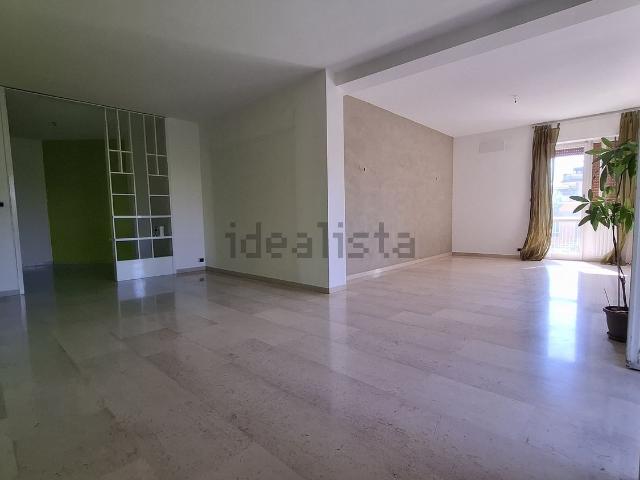 Appartamento in vendita di 173 m² in Viale Leopoldo Muzii, 100