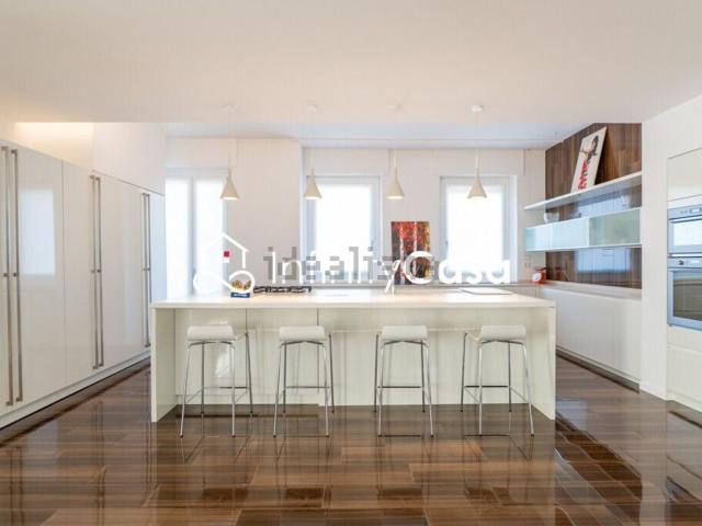 Appartamento in vendita di 173 m² in Circonvallazione Oriani