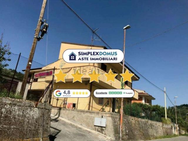 Appartamento in vendita di 173 m² in Contrada Bombaconi