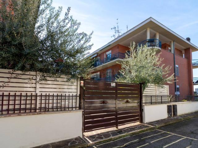 Appartamento in vendita di 174 m² in Via di Torre Gaia, 26