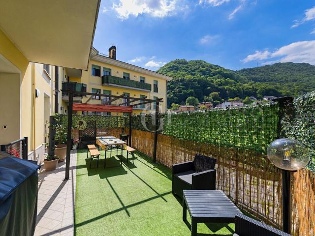 Appartamento in vendita di 174 m² in Via Fratelli Reguitti, 3