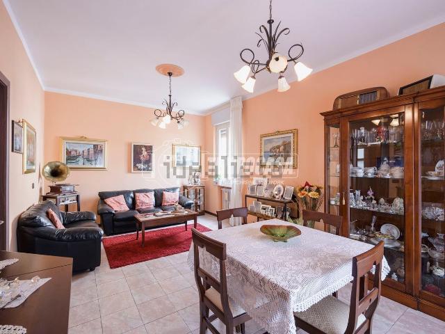 Appartamento in vendita di 174 m² in Via IV Novembre, 25