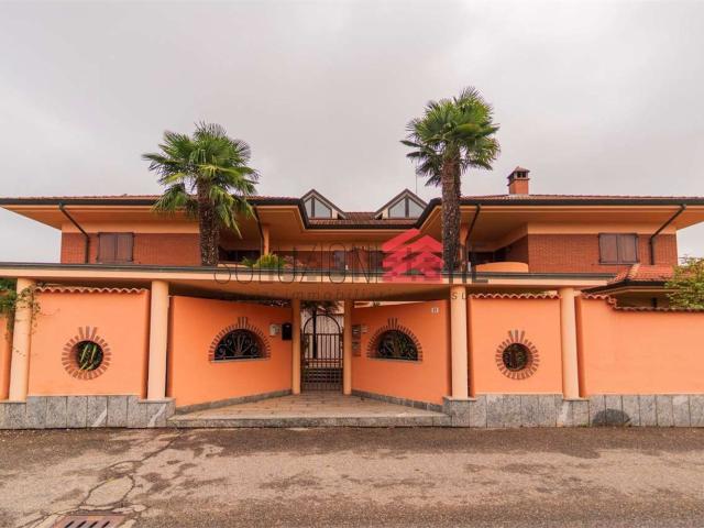 Appartamento in vendita di 174 m² in Via Lobrino, 27