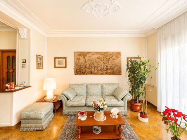 Appartamento in vendita di 174 m² in Via Maroncelli, 9