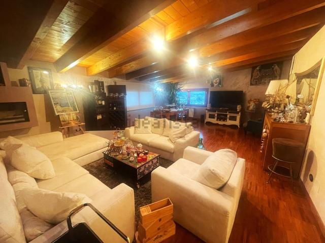 Appartamento in vendita di 174 m² in Via Trignina, 93